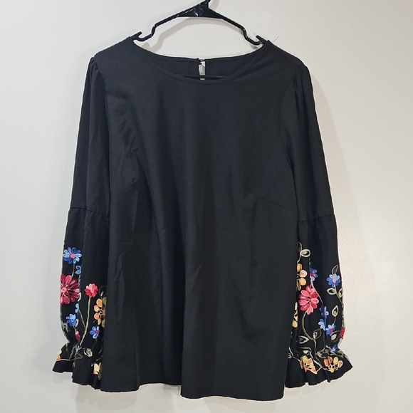 SHEIN Black Top with Multicolor Floral Sleeves - Picture 2 of 8